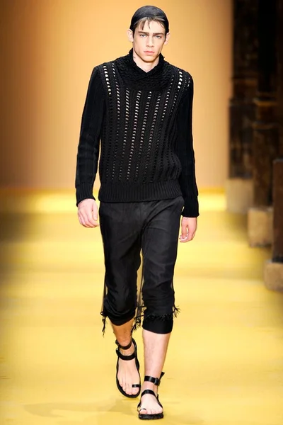 Look 15